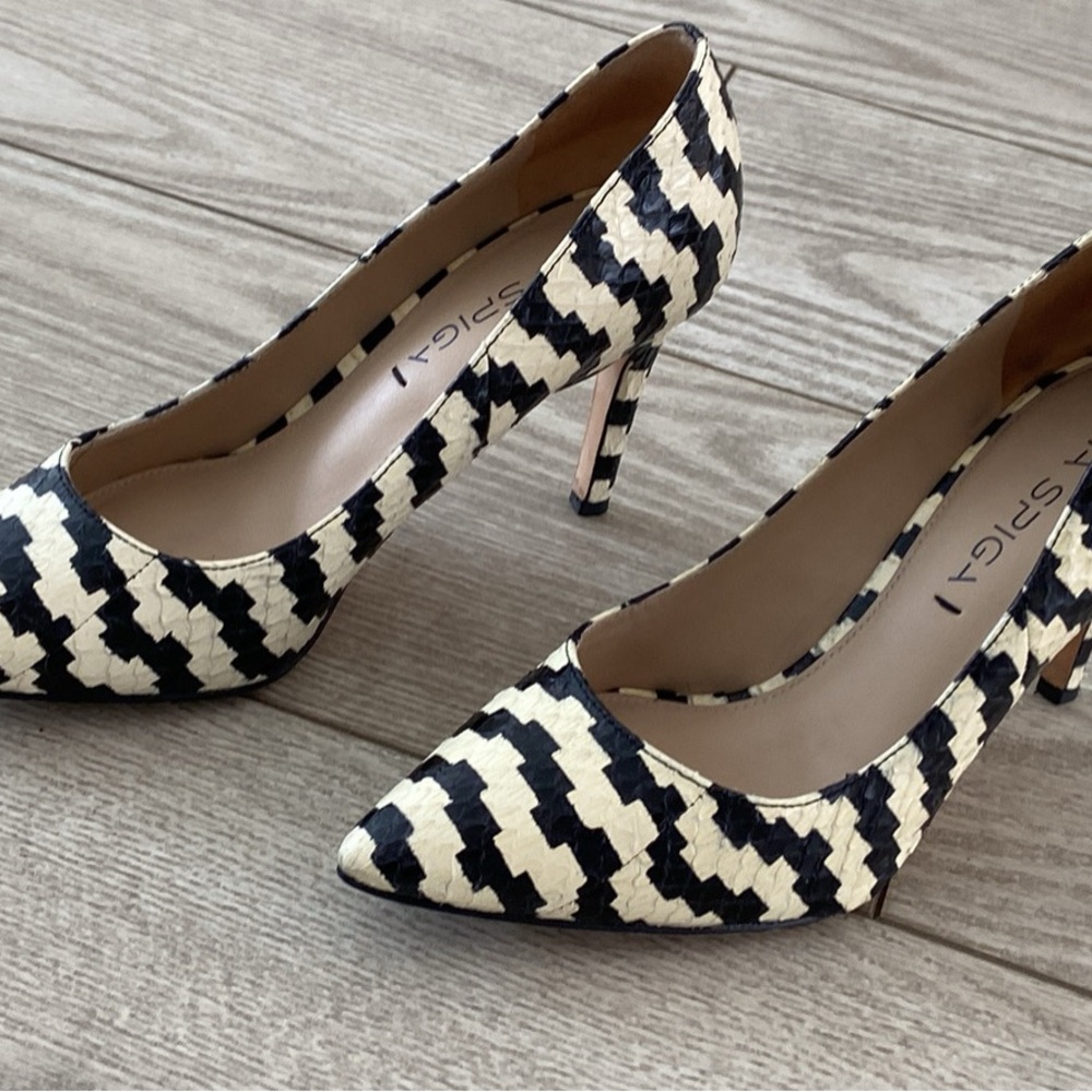 Via Spiga women’s leather pumps. Size: 5 1/2